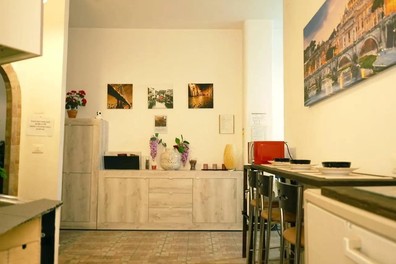 Hosting Flats Guesthouse روما بيت ضيافة